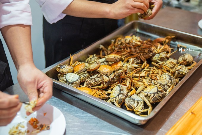 蟹黄汤包是不是靖江人发明的,蟹黄汤包是哪里的传统小吃