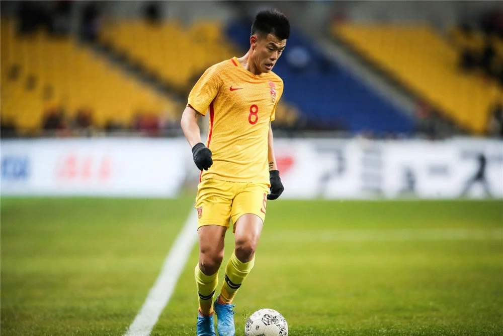 大连球员谭龙,长春亚泰谭龙加盟大连一方队