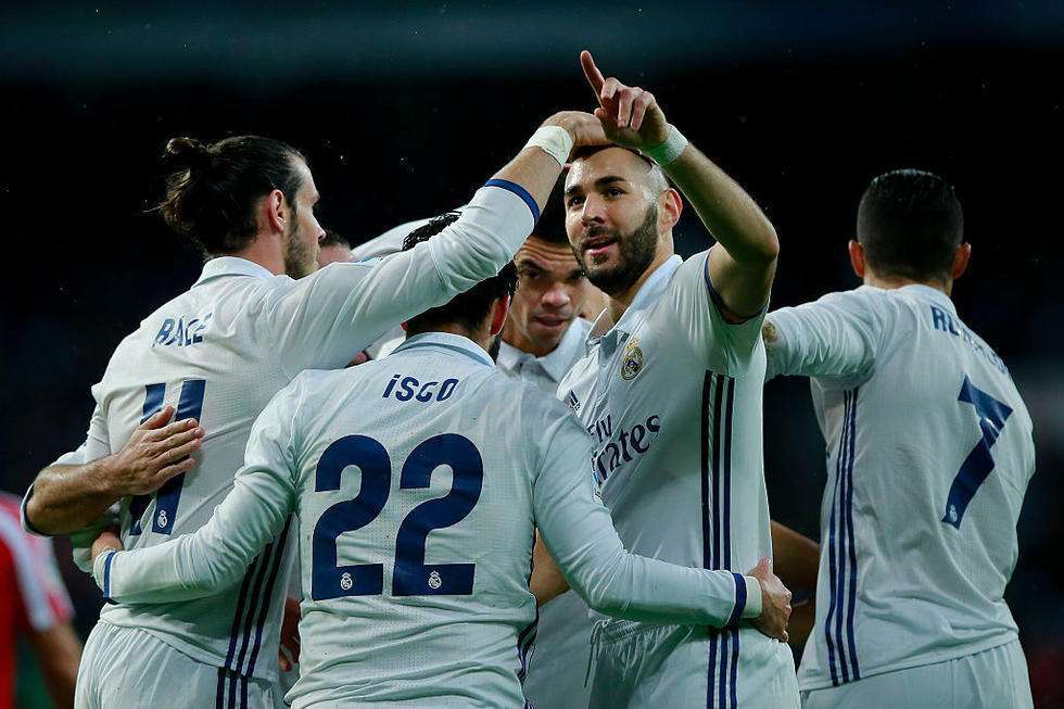 足坛评价梅西与c罗,足坛双雄梅西