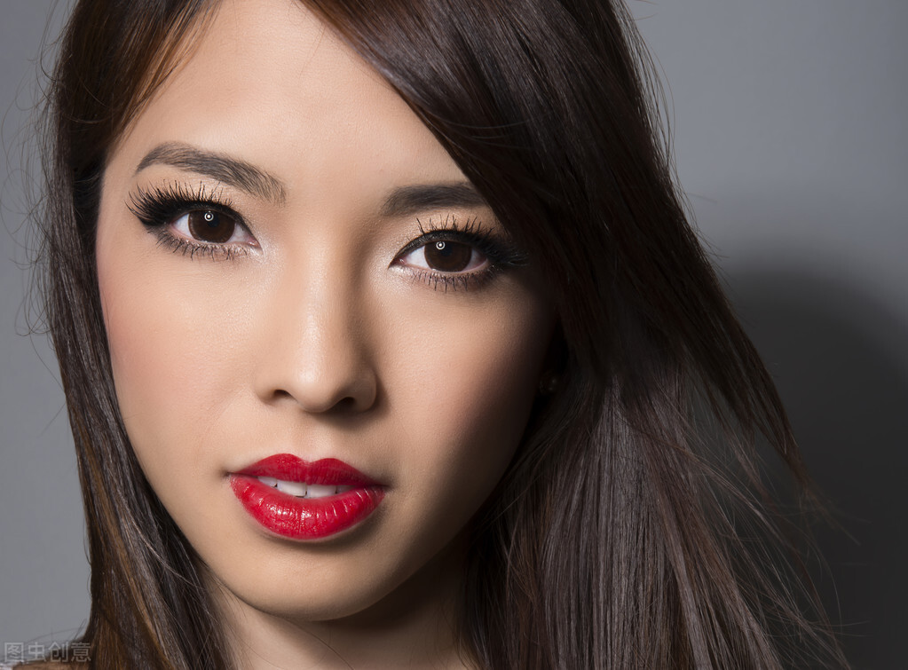 嘴唇怎么画口红才好看,嘴唇怎样才会变得好看男