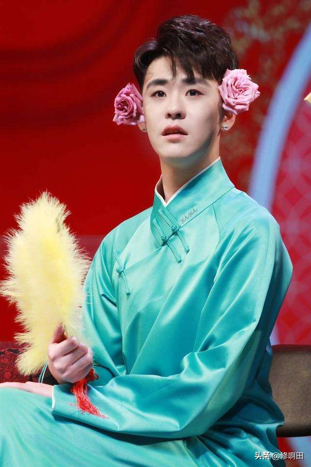 寮犱簯闆峰痉浜戝皬杈効,寰蜂簯灏忚精鍎垮紶浜戦浄