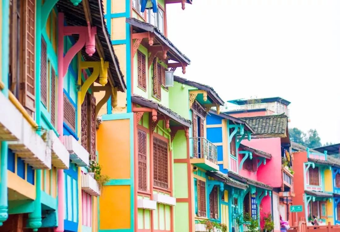 成都出发，一路向西的“旅行列车”年底开通！沿途好多……