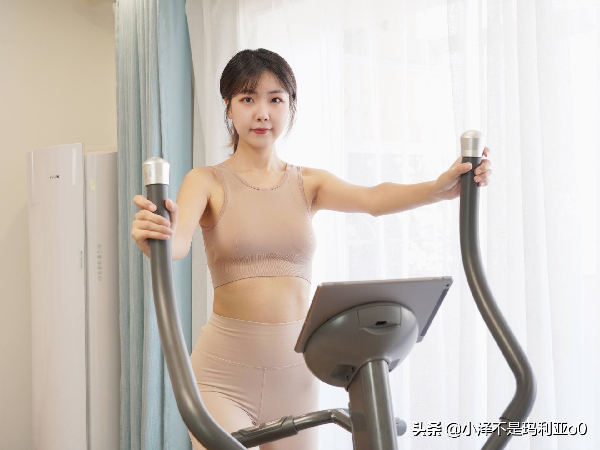 干货输出|细腰翘臀、燃脂塑形，小姐姐手把手教你练习椭圆机