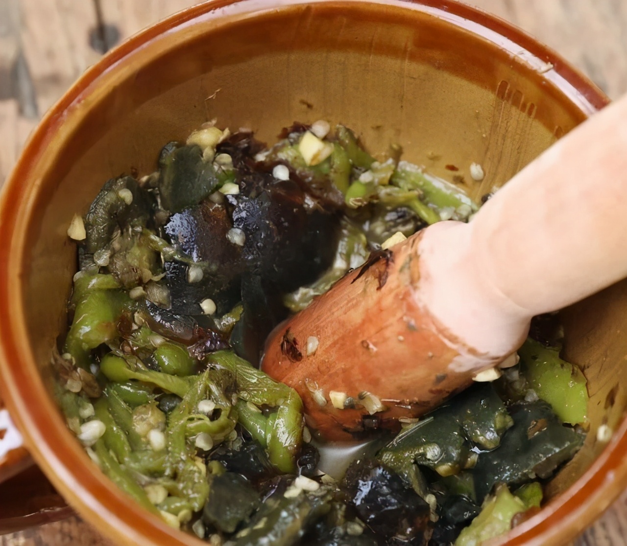 擂椒皮蛋真的好吃,开胃擂椒皮蛋