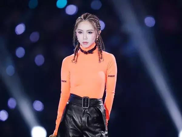 今年流行麻花辫甜酷发型,除了编发还有什么酷的发型