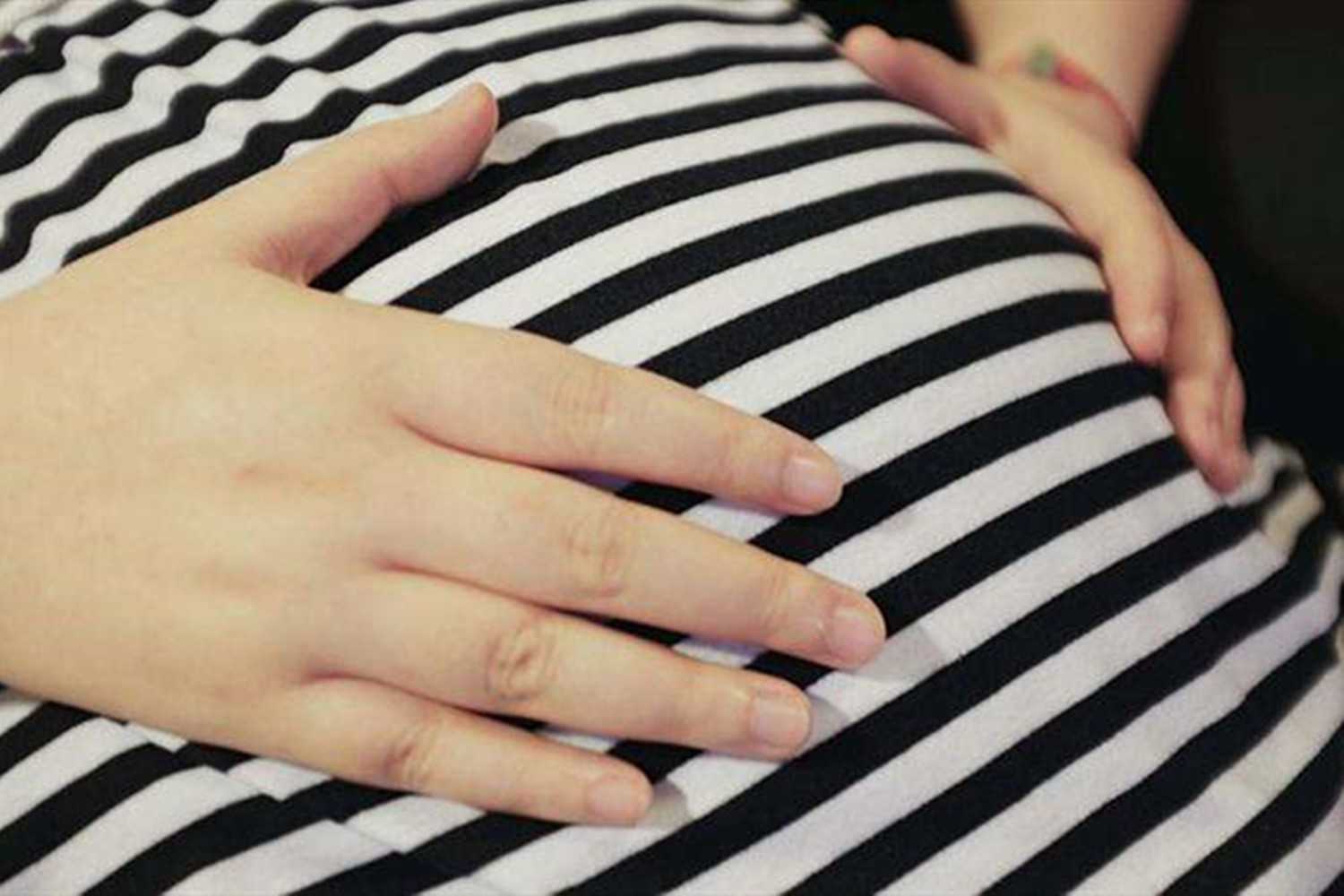 胎儿打嗝算一次胎动吗,胎动一跳一跳的是胎儿打嗝吗