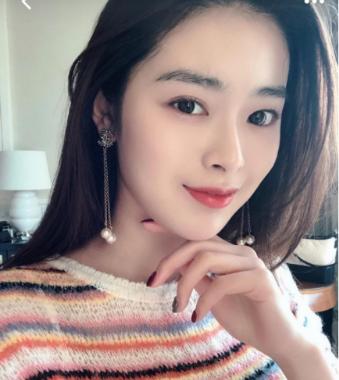 脸型才能决定你戴什么“耳饰”,迪奥小巧精致,香奈儿才经典!