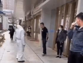 插队骂人撕咬护士,护士遭插队辱骂