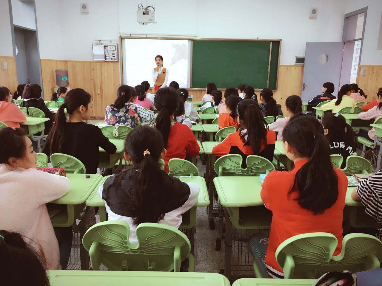 有一种感情是我们心照不宣,我们有一个心照不宣的秘密