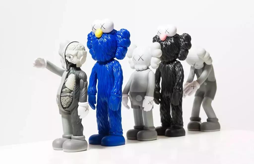 优衣库全员kaws抢衣,全员抢购优衣库kaws是真的吗