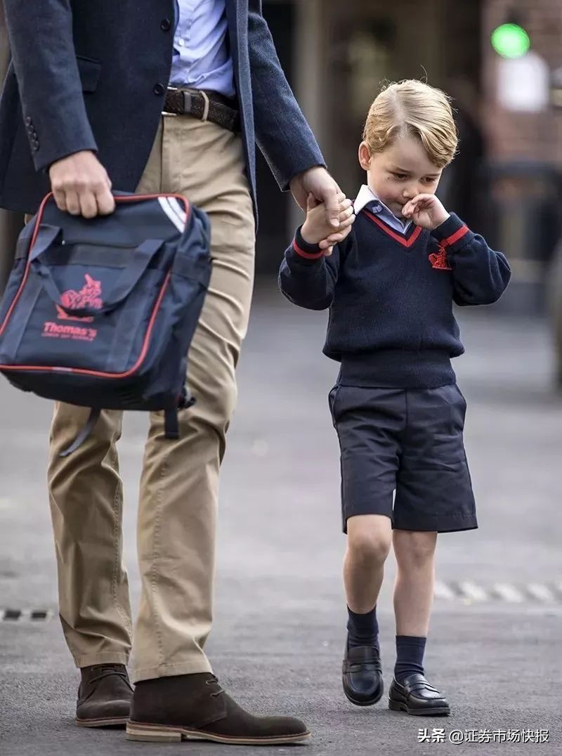 英国乔治小王子和女王,英国乔治小王子为什么不是继承人