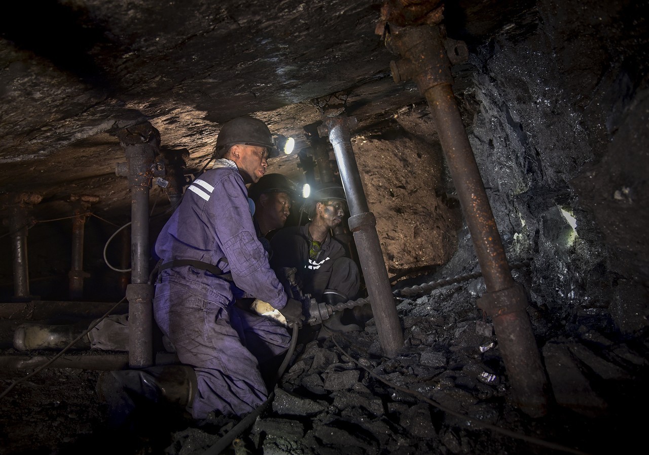 安全管理专业劳动模范事迹,坚守岗位的劳模风采