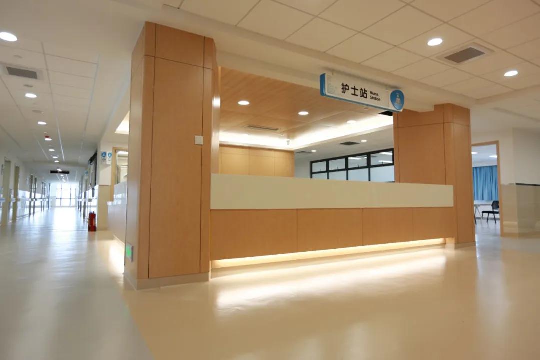 街坊注意!7月18日起何贤纪念医院住院部搬迁至新医疗综合大楼!门急诊和住院已恢复正常诊疗服务