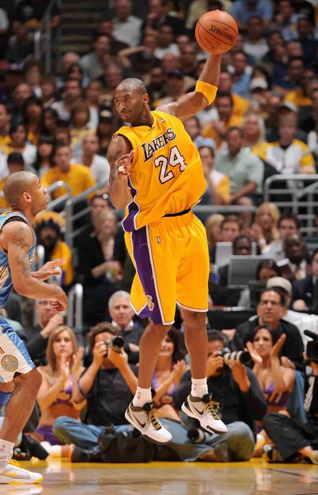 特步和nike有什么关系吗 (nike与特步对比)