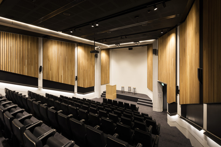 婢冲ぇ鍒╀簹glasshouse,婢冲ぇ鍒╀簹绀惧尯涓績