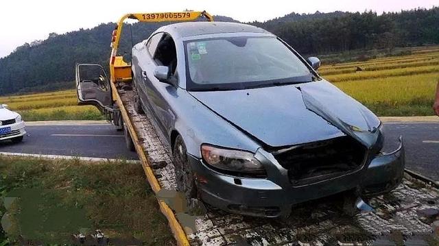 搬家时候发现一辆沃尔沃C70“僵尸车”,车主:就怕你不敢买