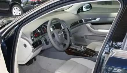 开车三年以上,车内擦灰尘的正确方法