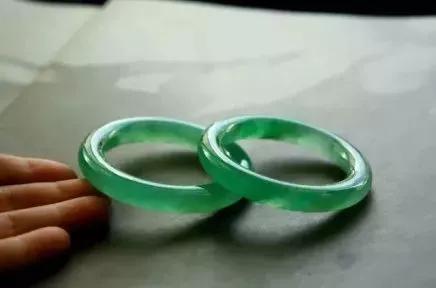 怎么买玉镯才能不会被坑,你的翡翠手镯买亏了吗