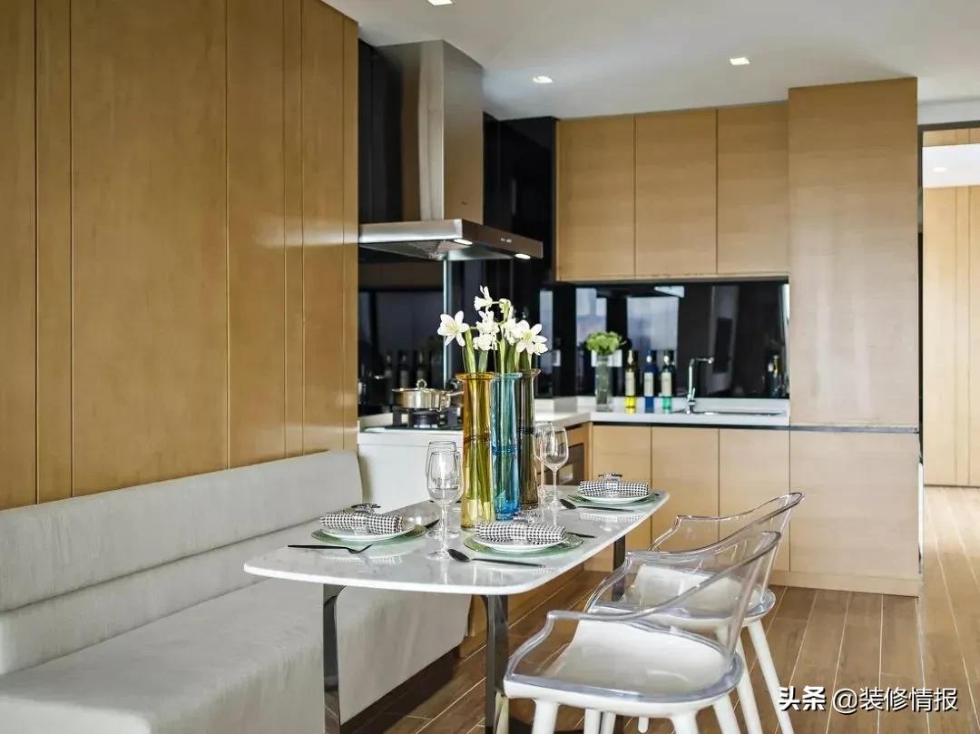 进门就是客餐厅一体卡座设计,餐厅全卡座设计效果图