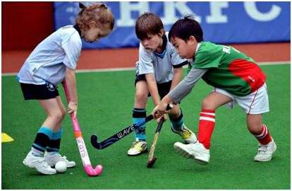 最原始的草地曲棍球——赶老牛