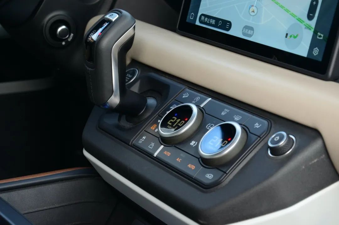 平行进口路虎卫士110版最新试驾,路虎卫士110p400e试驾