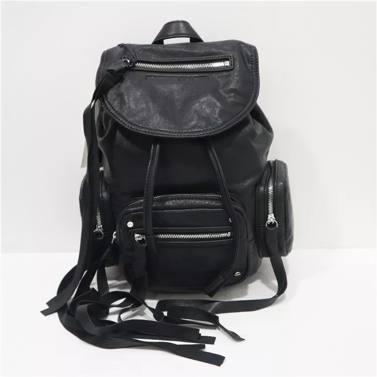 奢侈品大牌有哪些好看又好搭配双肩包？C4N搭配干货！