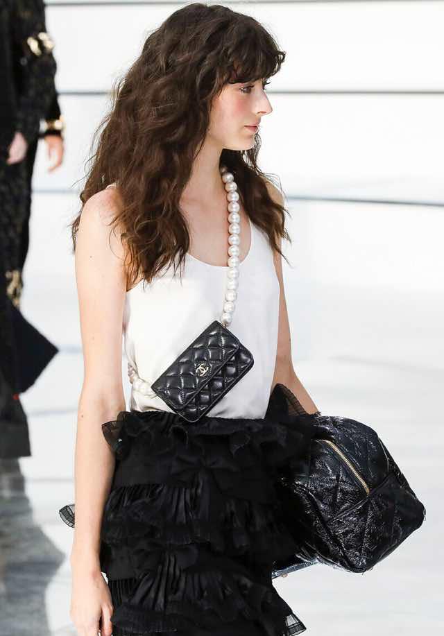 珍珠帽子白色怎么搭配好看,休闲穿搭适合戴的珍珠