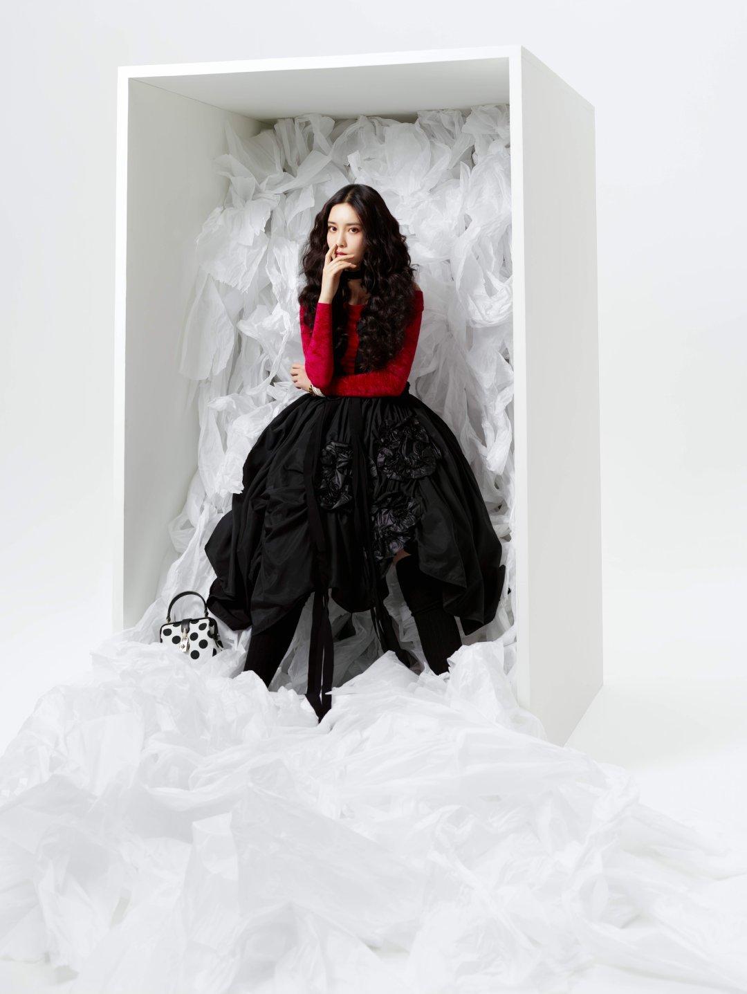 今年秋冬最火的3款卷发秒变仙女,适合30-35岁女性的卷发造型推荐