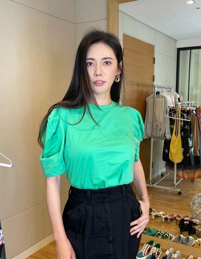 秋瓷炫日常穿衣服,秋瓷炫穿紧身裤出席活动