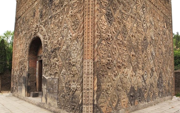 中国唯一的琉璃宝塔飞虹塔,中国现存最古老的琉璃塔