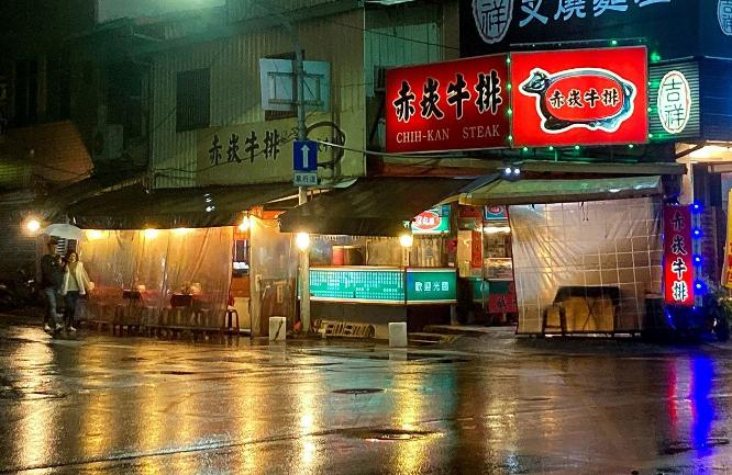 寿喜烧在日本料理中的地位,日本寿喜烧为什么要蘸生鸡蛋