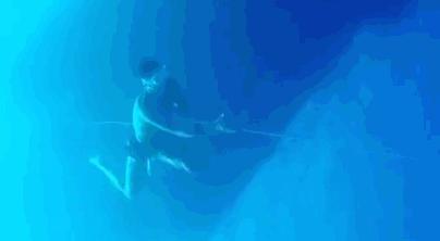 c罗潜水,c罗游泳视频大全集