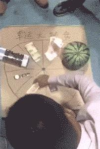 空中一字马搞笑图,一个突如其来的一字马