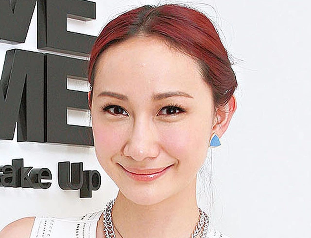 女子澡堂滑倒视频,女子浴室不小心滑倒