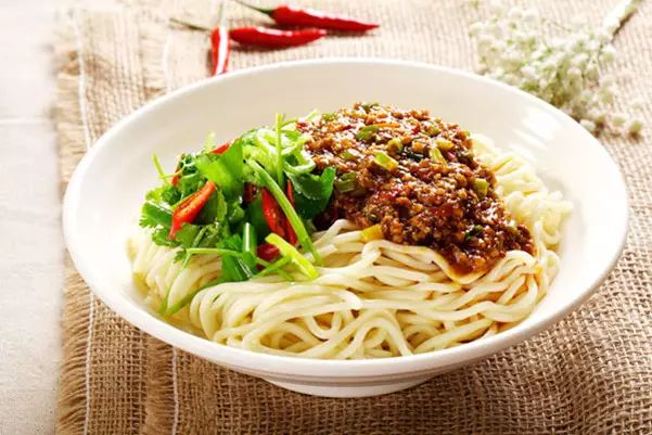 他把自己的餐厅作死了,却靠三招起死回生