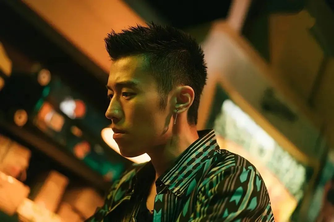 这位士力架广告里走出的男孩,成了电影里的“野马”