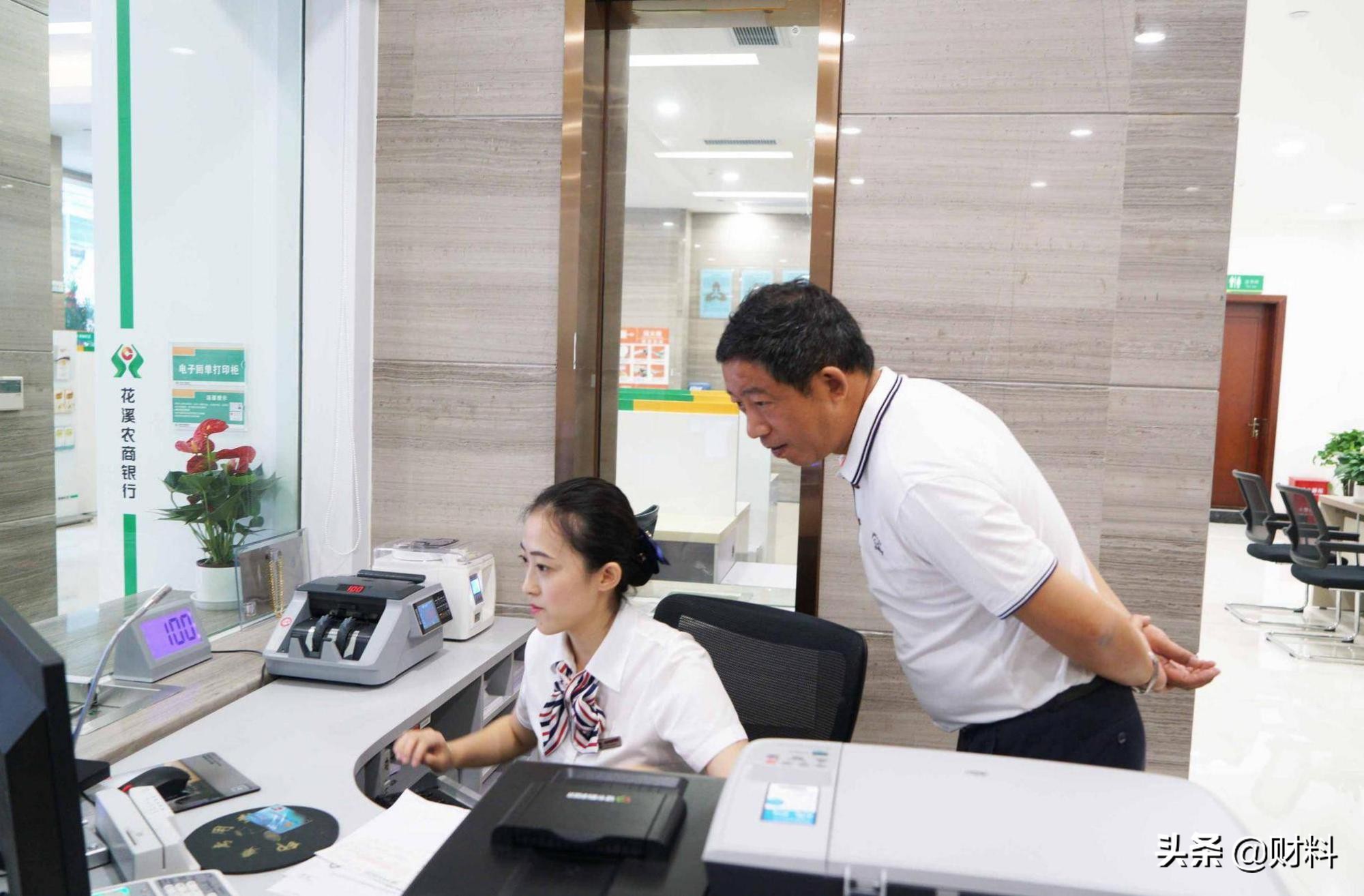 补办银行卡为什么还改开户地址,补办银行卡为啥要到派出所