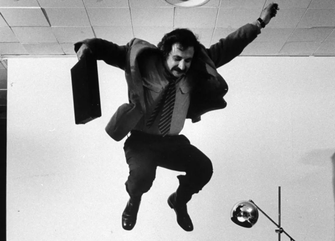 LV韩国开新店上热搜，网友：怎么这么丑？设计师：我乱来的