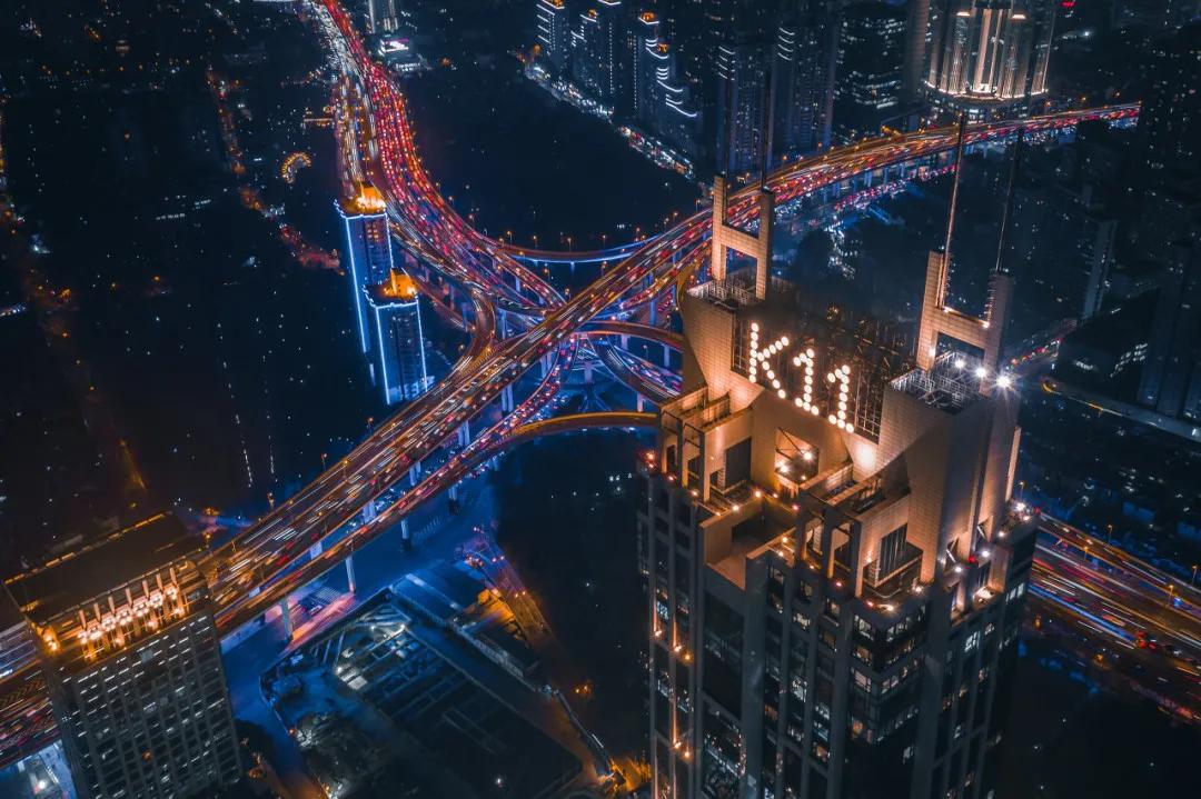 别争了,这条马路才是魔都内卷之王