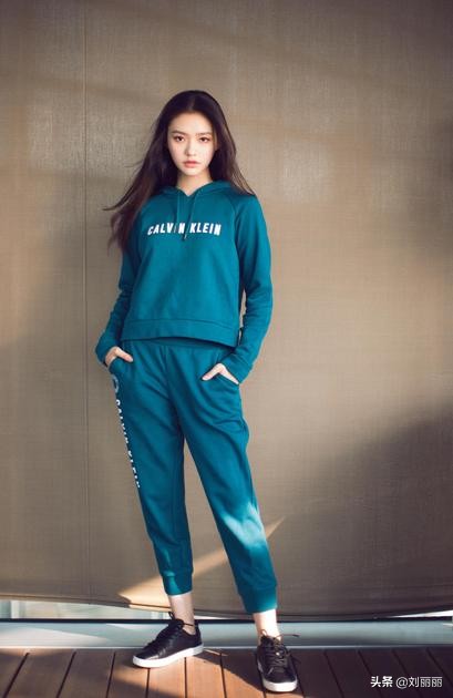 从行走的种草机到香家官方大使，林允靠什么在时尚圈步步升级？