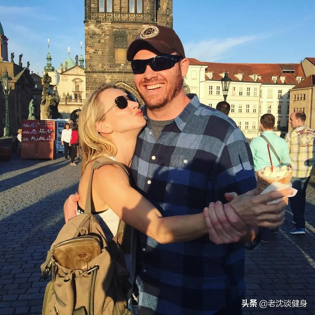 以前的小电影女郎,通过健身,成为炽手可热的健身教练