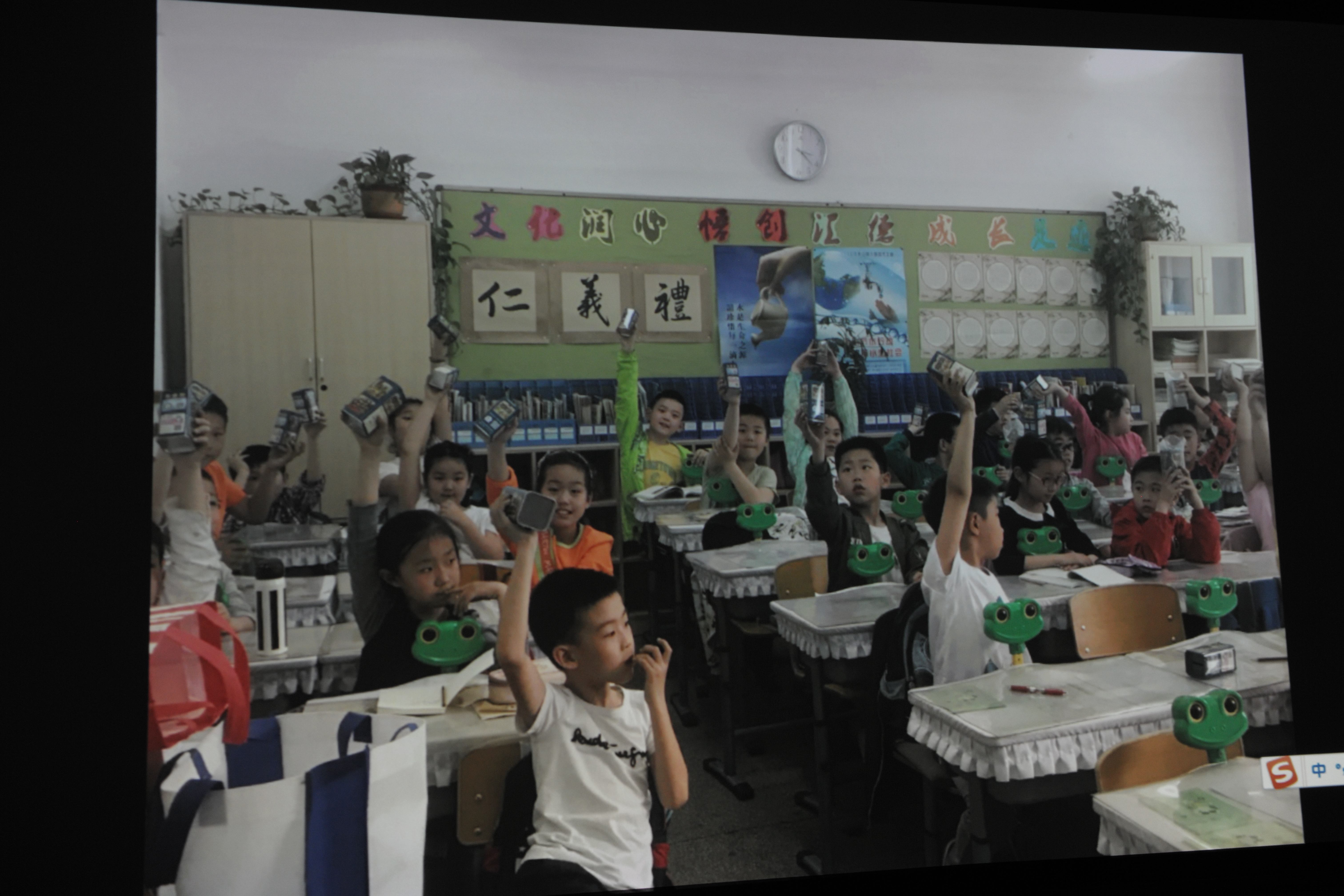 家庭投影机选什么样的幕布,家庭投影仪不要幕布