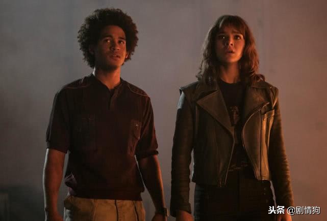 欢庆网：《大黄蜂》发布“突出重围”片段，约翰“追杀”大黄蜂