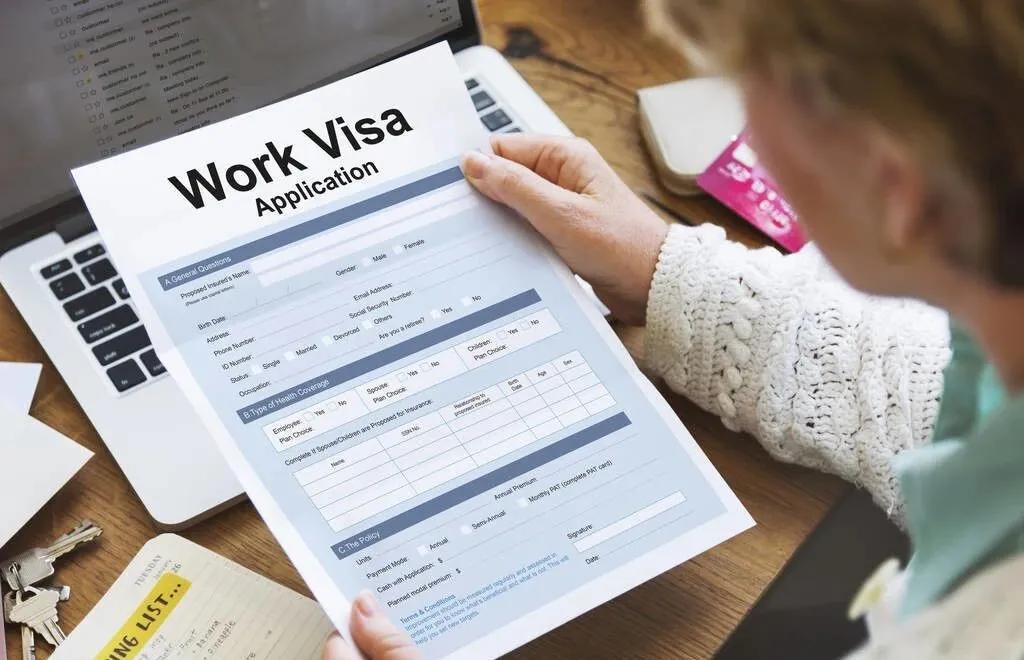 公司怎么给外国人办理工作签证,外国人中国工作签证政策