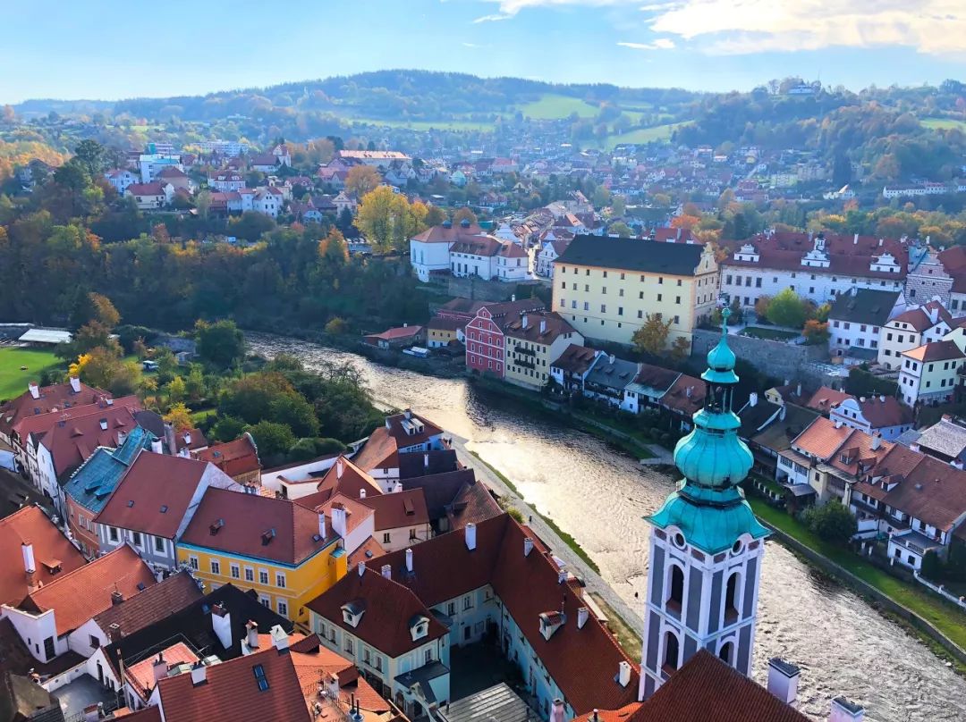 月薪三千最值得去的三个国家,月薪3000亚洲最便宜的8个国家