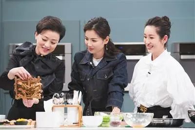 中国橄榄油和外国橄榄油哪个好,进口的橄榄油怎么吃对身体有好处