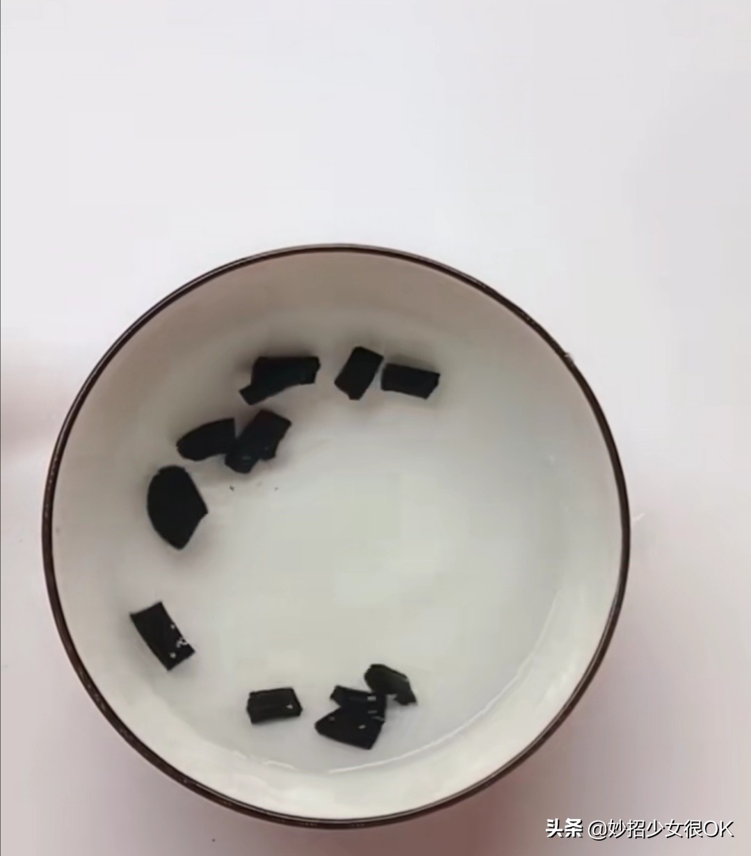 超实用！掰断的蚊香不要扔，用它泡水，一年能省好几百