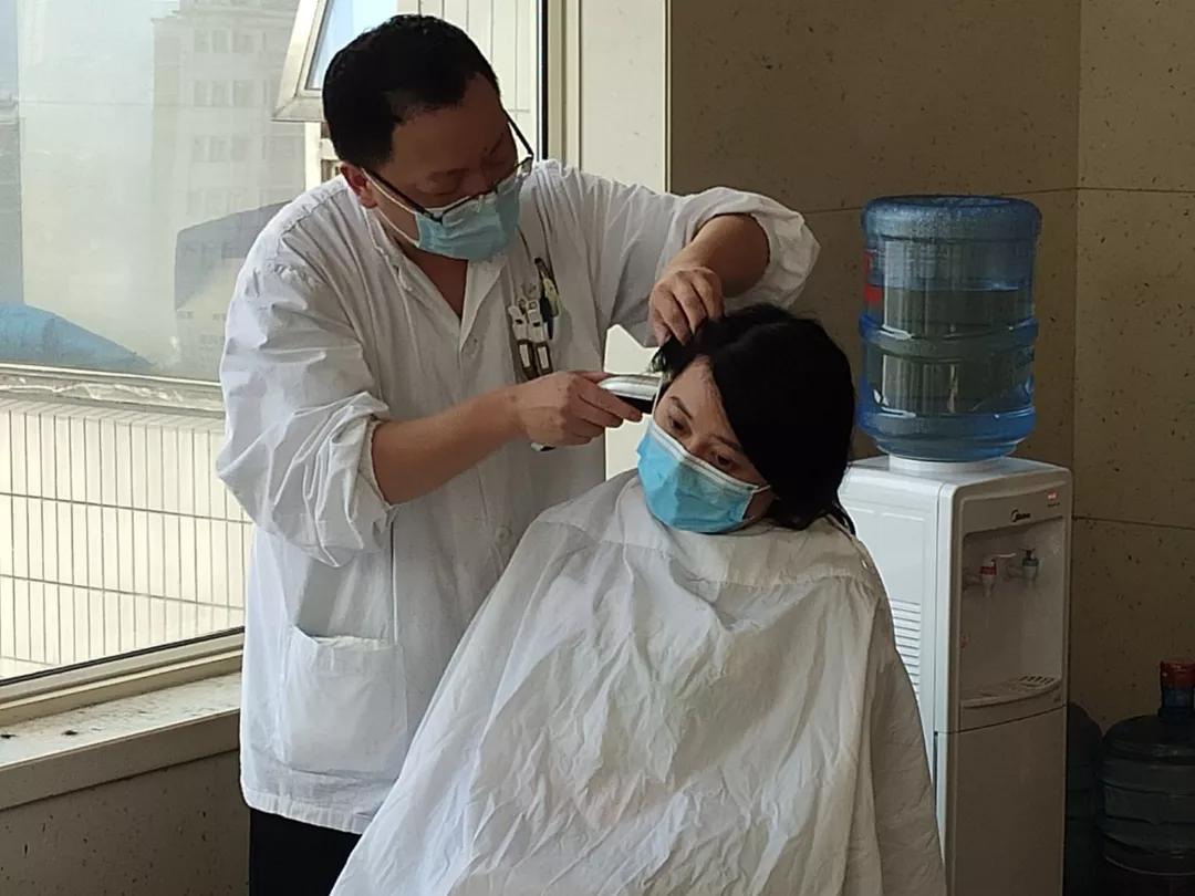 90分钟成军，为武汉结界！复旦华山214位“白衣将士”向武汉再出发！