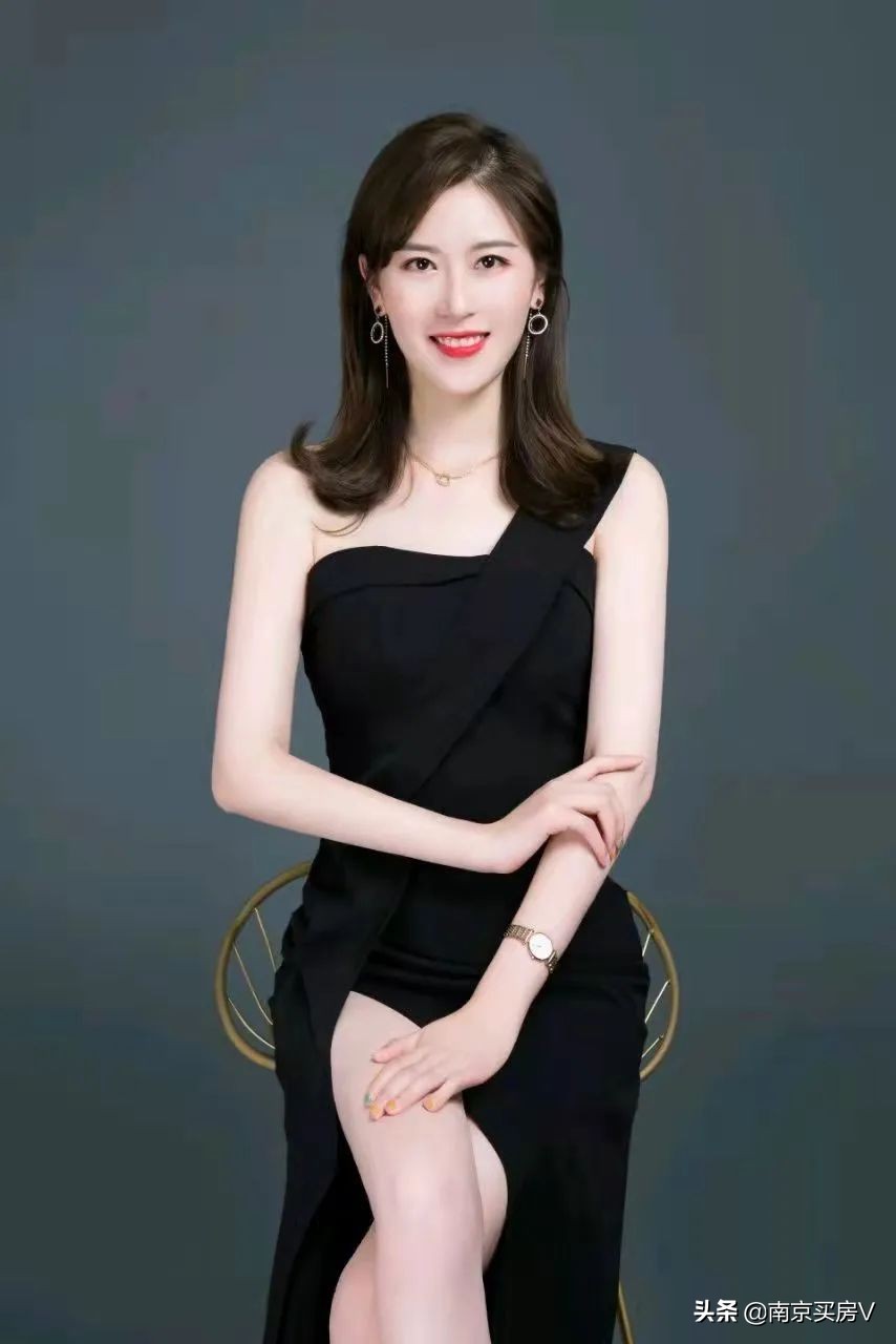 市场冷了?雨核美女销售:品质过硬,房子才能“抗打”