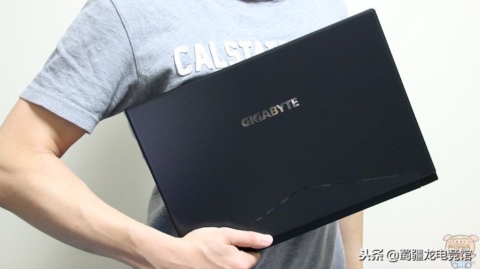 技嘉aero15xv8详细评测,技嘉游戏本aorus15x